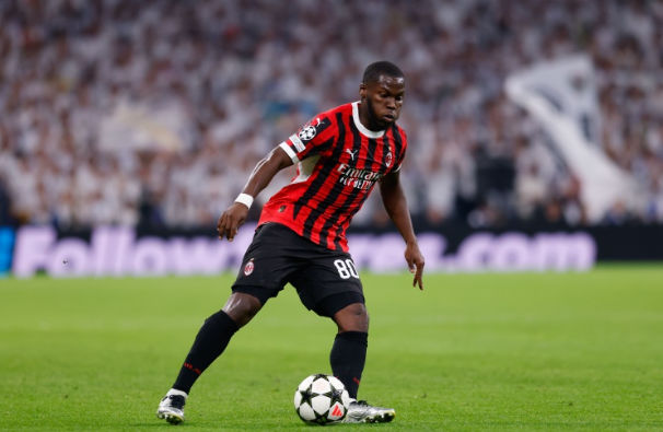 Milan vẫn cần bổ sung một hậu vệ phải và một tiền đạo trung tâm, và nếu Moussa bị bán, họ cũng sẽ cần thêm một tiền vệ.