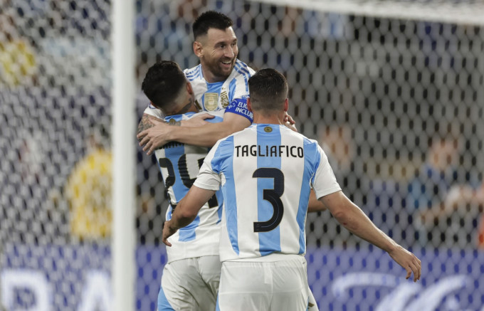 Messi:Không cố ý cướp bàn thắng của Enzo