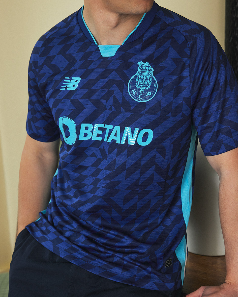 Áo sân khách thứ hai của Porto cho mùa giải 2024-25
