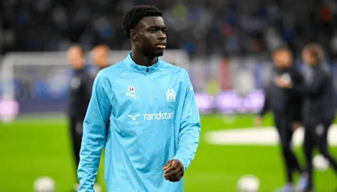 Zirkzee's Future at Manchester United Uncertain; Roma Eyeing Giovani and Wahi as Prospects