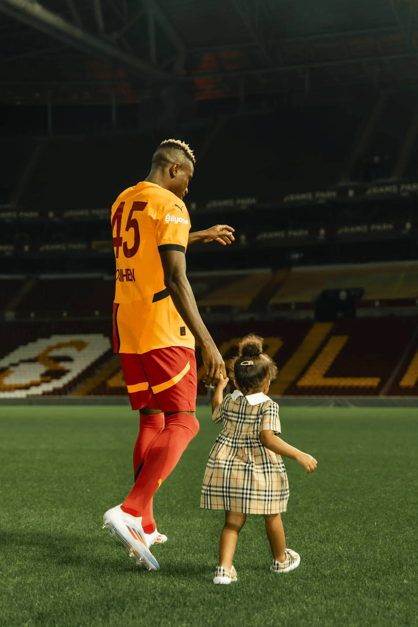 Osimhen: Nóng lòng muốn cống hiến hết mình cho Galatasaray và tạo nên những kỷ niệm khó quên