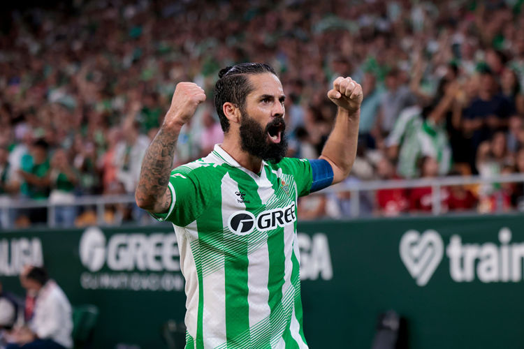 Isco 34 tuổi lập cú đúp giúp Betis đứng thứ 3 La Liga, dù từng 3 lần chấn thương nặng trong 2 năm và chỉ còn giá 3,5 triệu euro