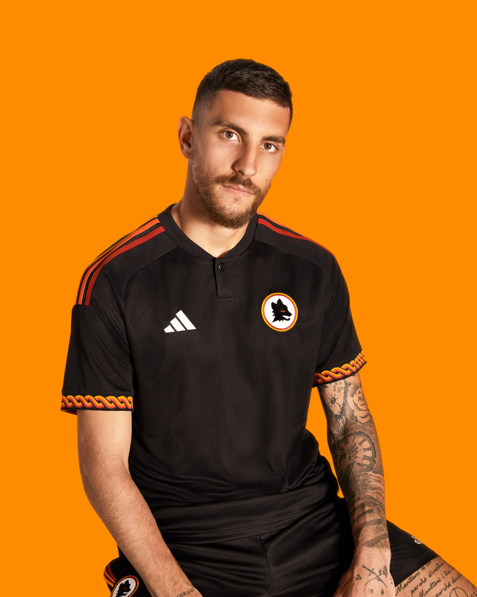 Áo sân khách thứ hai của AS Roma 2023-24