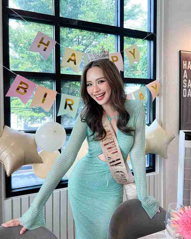 สอง ณัชชา สาวสวยเซ็กซี่ในโทนสีน้ำตาล