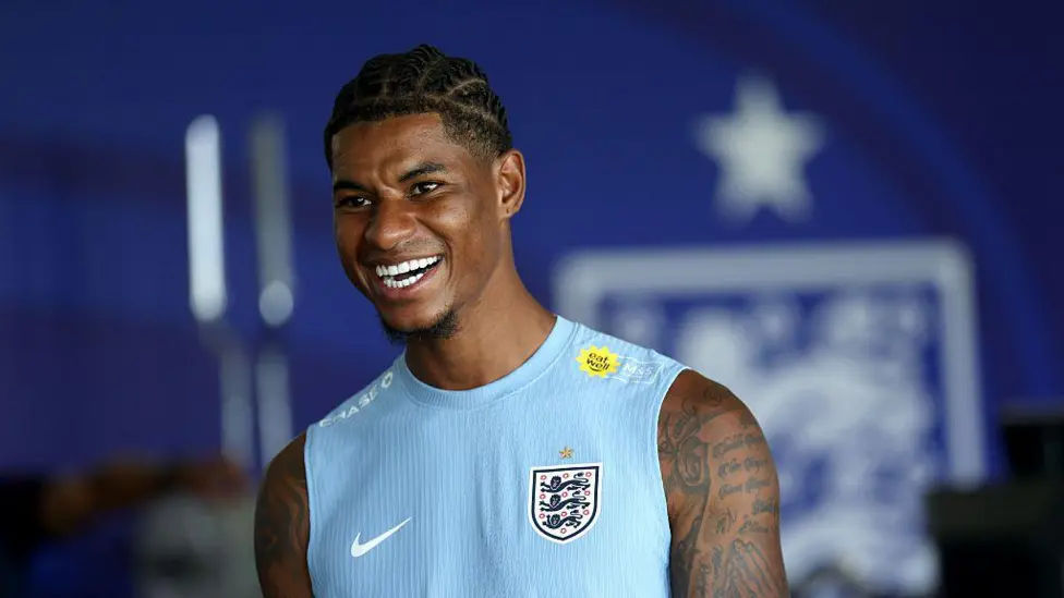 Tương lai vẫn bỏ ngỏ! Rashford xóa thông tin Barcelona trên mạng xã hội, đổi ảnh đại diện thành áo tuyển Anh