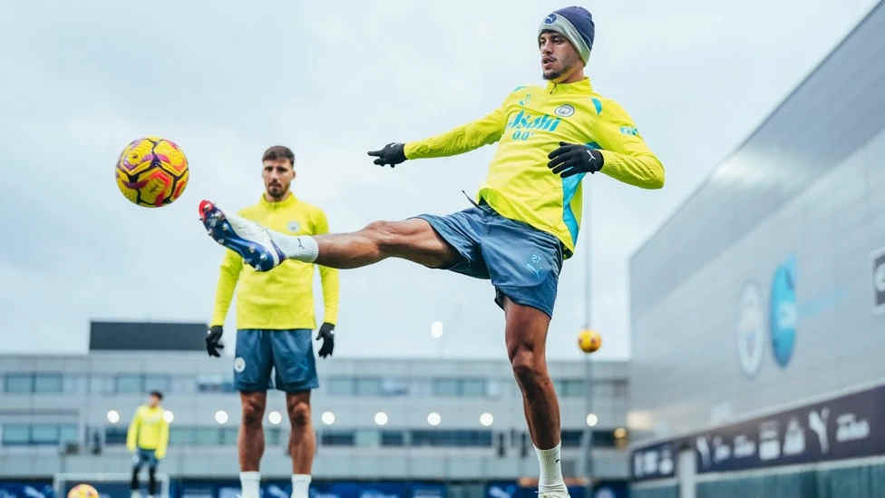 การฝึกซ้อมก่อนเกมใหญ่ แมนเชสเตอร์ ซิตี้ VS แมนเชสเตอร์ ยูไนเต็ด