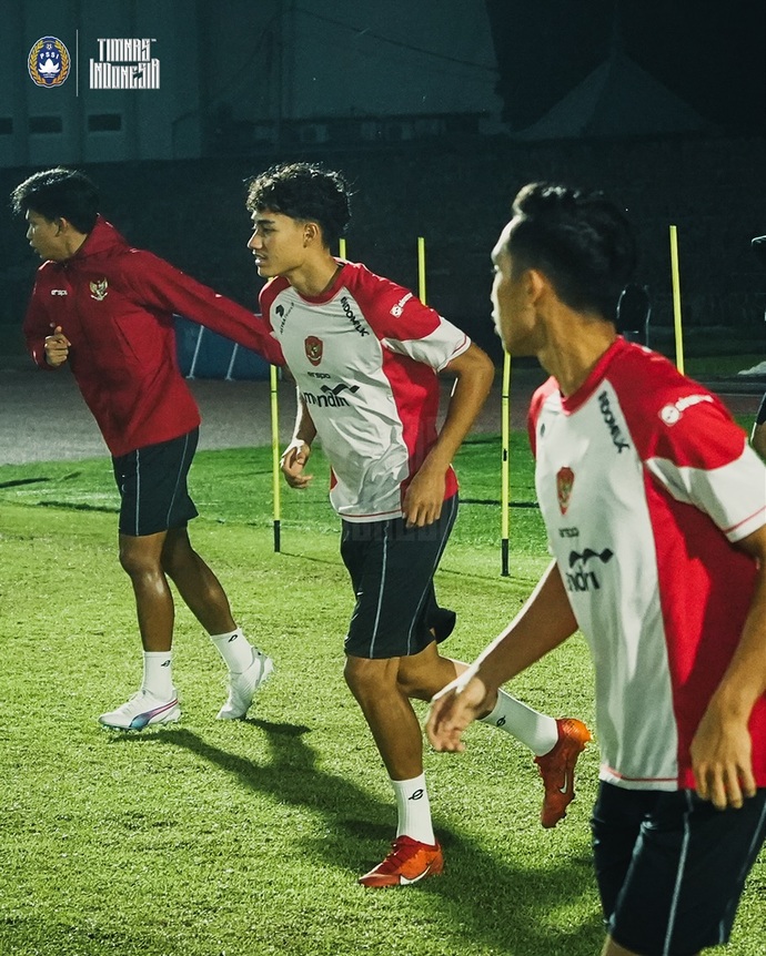 Garuda Training Pics: The 𝐅𝐈𝐍𝐀𝐋 𝐆𝐫𝐨𝐮𝐩 𝐒𝐭𝐚𝐠𝐞 match is tonight!