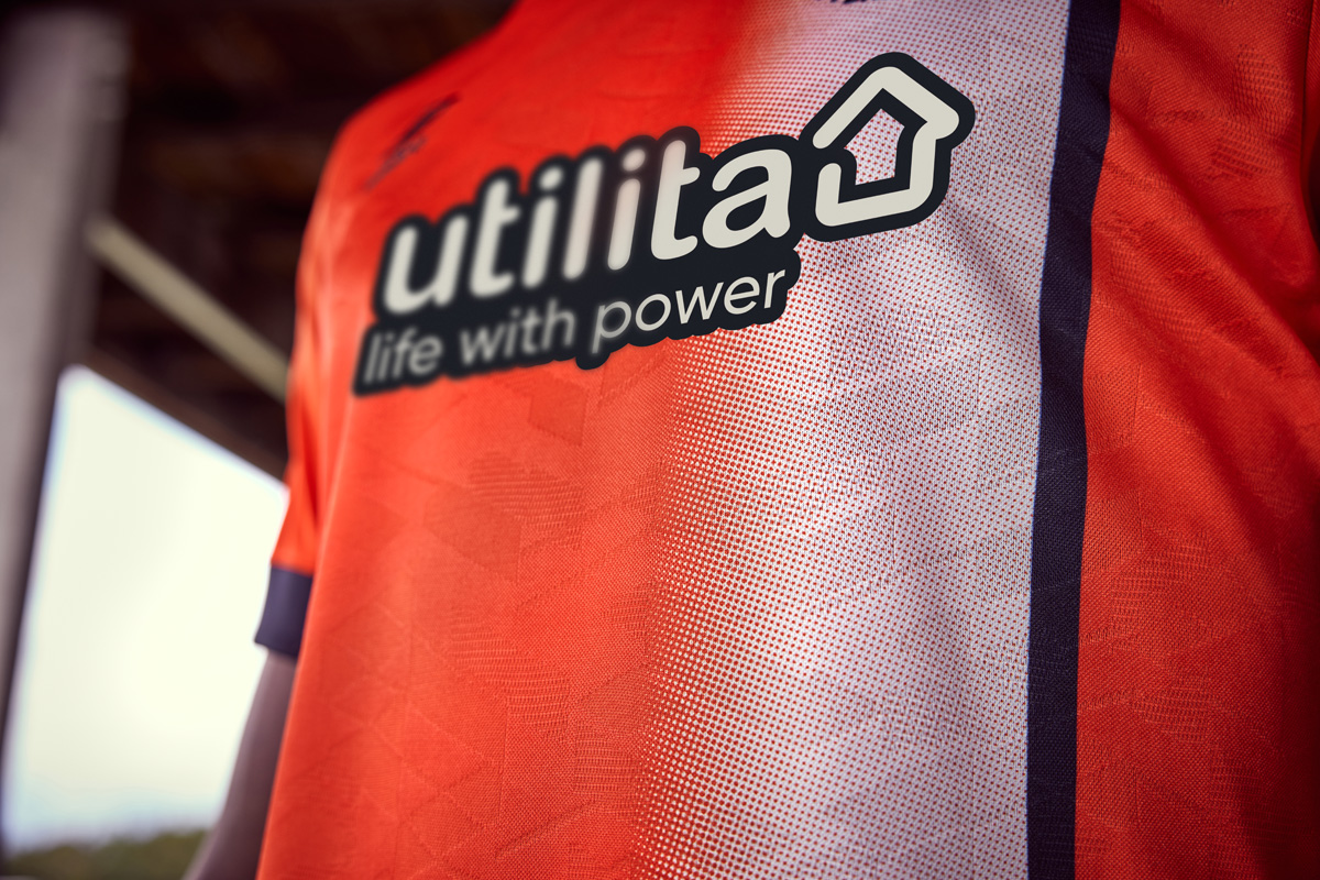 Áo Đấu Sân Nhà Của Luton Town 2023-24