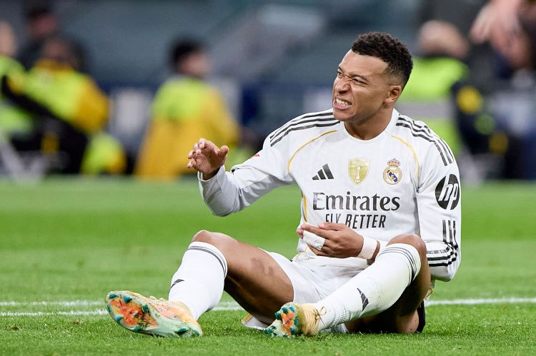 Phóng viên Cope tiết lộ: Mbappe bị gãy ngón tay đeo nhẫn tay trái nhưng vẫn có thể thi đấu trước Man City