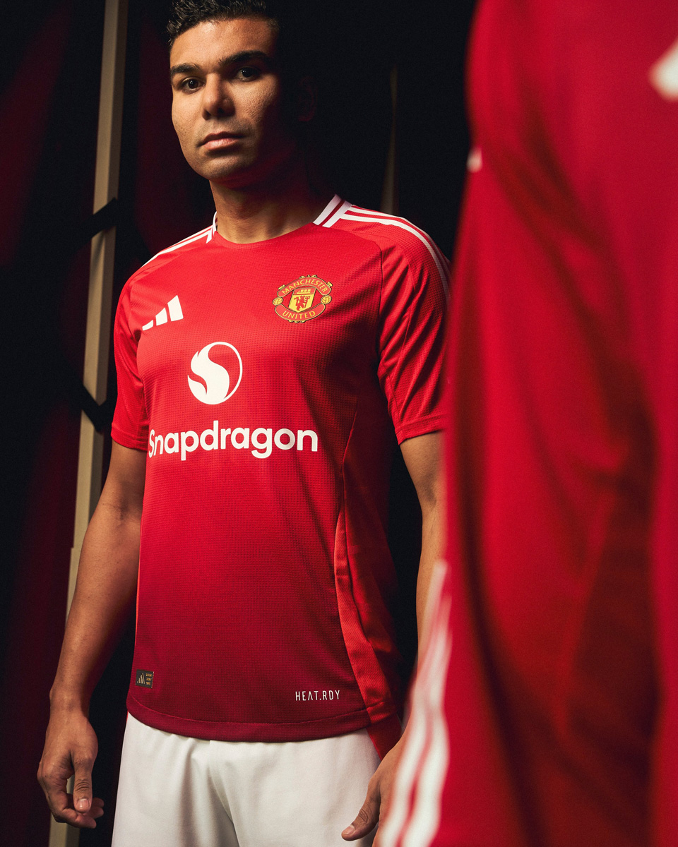 Áo đấu sân nhà của Manchester United cho mùa giải 2024-25