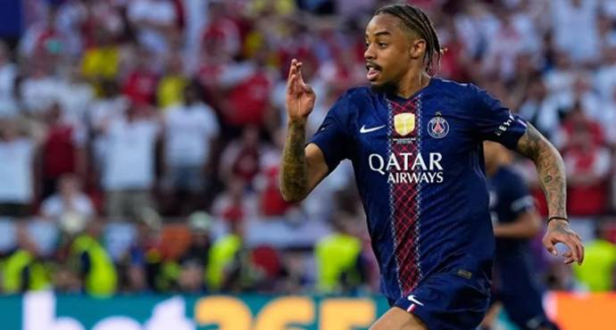 Bradley Barcola Considers PSG Exit as Arsenal and Liverpool FC Monitor Situation