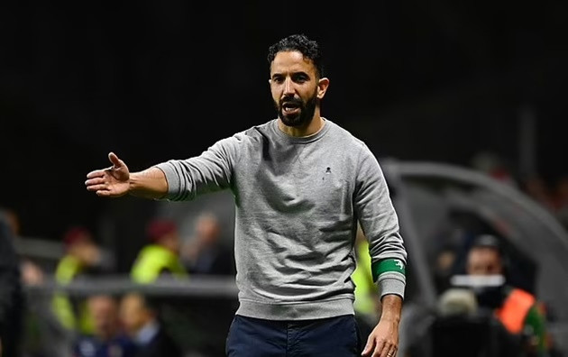 Amorim Định Đoạt Tương Lai của Van Nistelrooy tại Manchester United