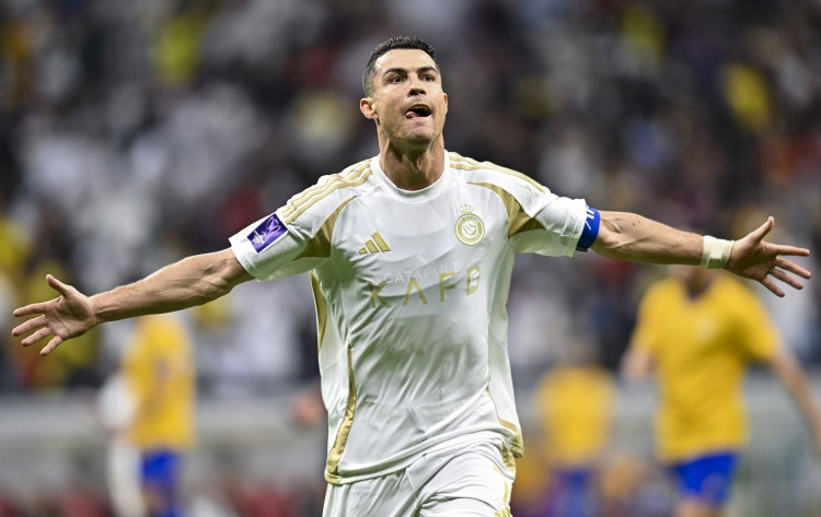 Lương ngày 550.000 euro! Truyền thông Ả Rập Xê Út: Ronaldo sẽ gia hạn 1 năm với Al-Nassr, lương năm 183 triệu euro