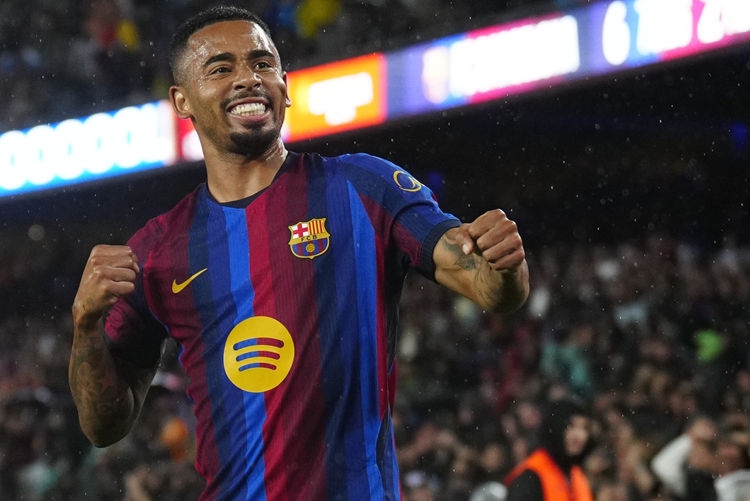 Giá rẻ như cho! Barca đại thắng nhờ Jesus, người thay thế