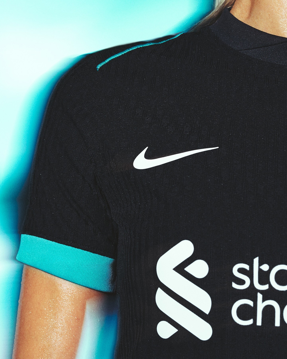 Áo đấu sân khách Liverpool cho mùa giải 2024-25