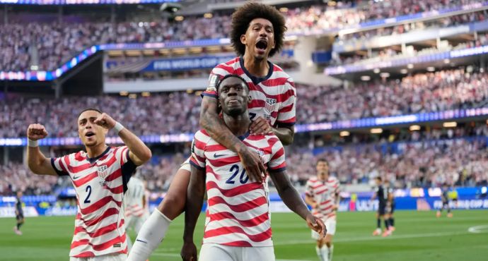 USA Down Bosnia 2-0 to Reach World Cup Last 16 Despite Red Card