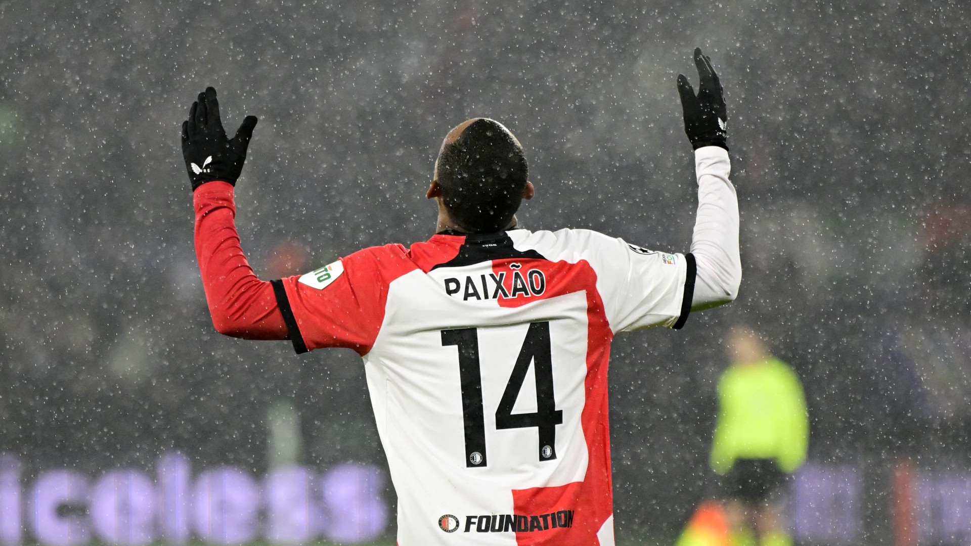 Feyenoord 1-0 Milan – Paixao Scores & Maignan’s Error Gifts Goal
