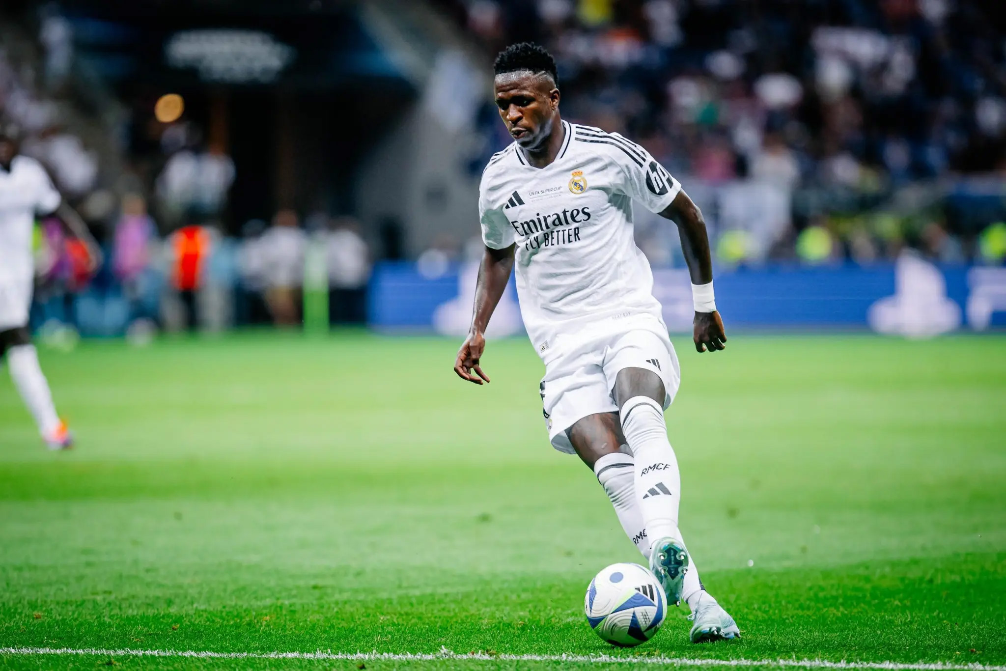 Vinicius đã chơi 37 trận giải đấu thuộc UEFA cho Real Madrid, đóng góp 17 bàn thắng và 17 đường kiến tạo