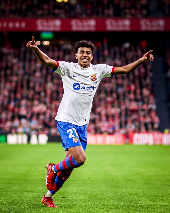 Youngest player ever to score in a Copa del Rey match.