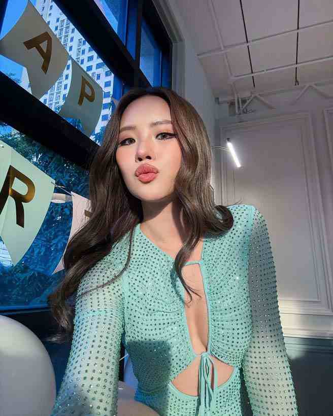 สอง ณัชชา สาวสวยเซ็กซี่ในโทนสีน้ำตาล