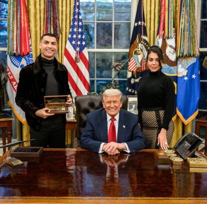 CR7 xuất hiện tại Nhà Trắng, được tổng thống tiếp đón nồng nhiệt cùng Georgina, bài đăng cảm ơn gây chú ý!