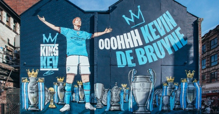 Công thần của Man City! Bức tranh tường về De Bruyne chính thức ra mắt