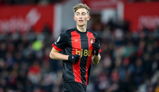 Dean Huijsen: Chelsea vượt qua Liverpool trong cuộc đua giành trung vệ trẻ