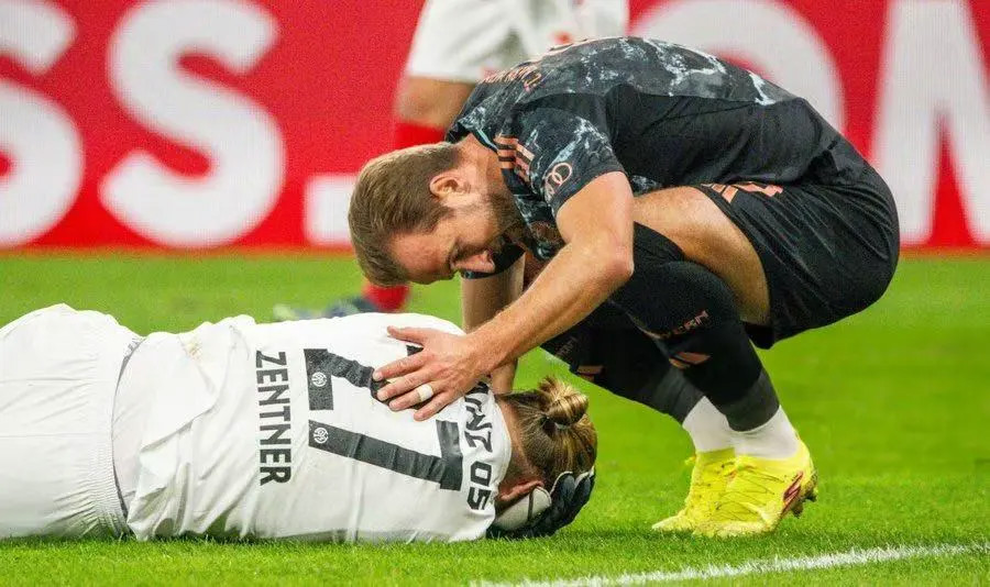 Thủ môn Mainz: Kane cố tình va chạm với tôi, vận may từ trọng tài đều cho Bayern