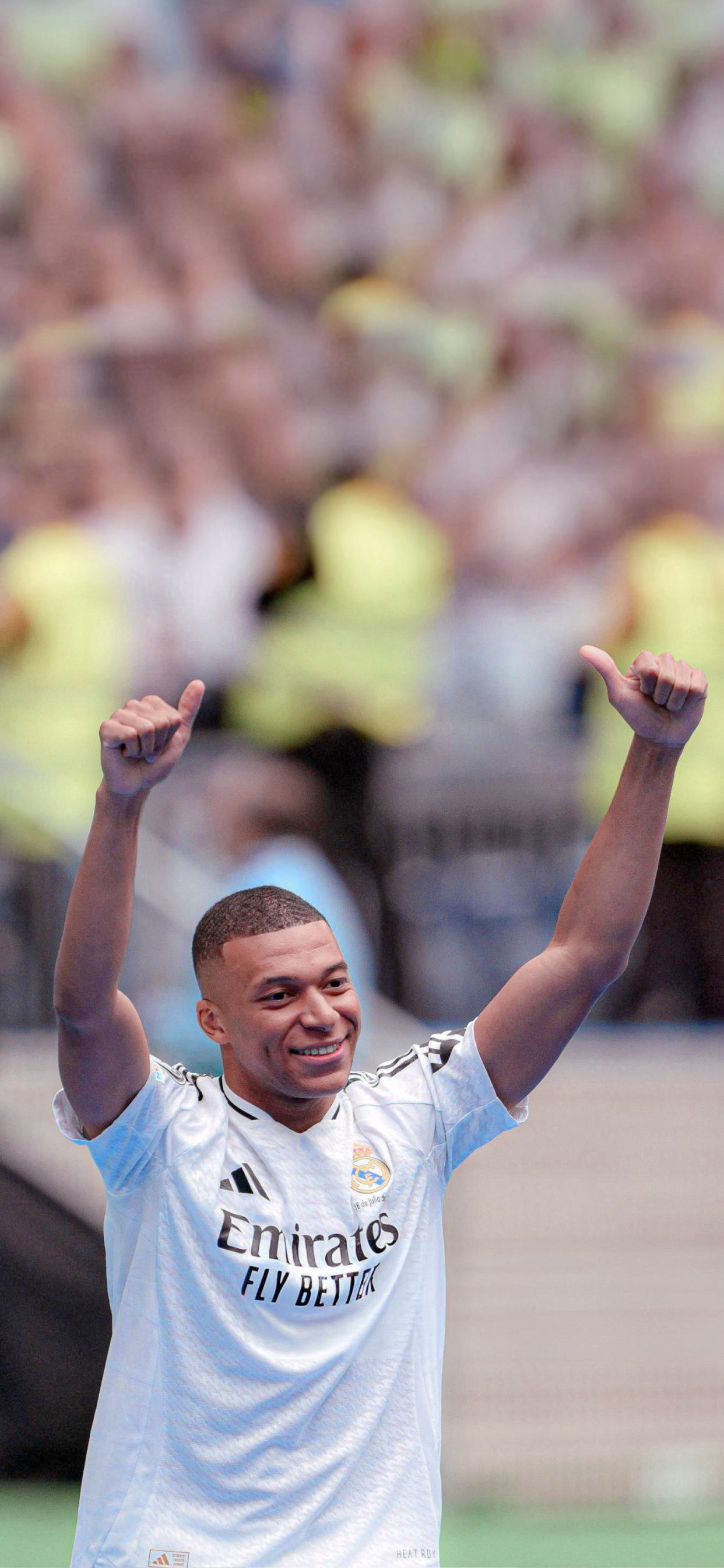 Ảnh đẹp: Mbappe ra mắt Real Madrid