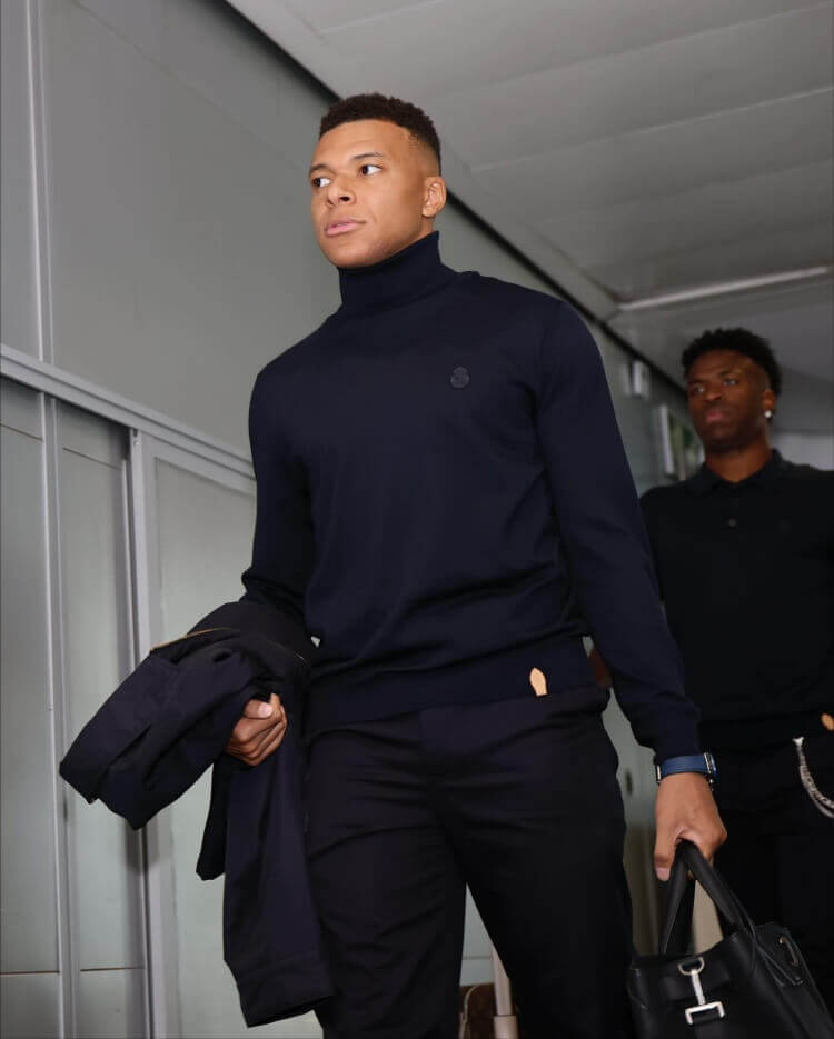 Mbappe chia sẻ ảnh đời thường và thi đấu: Thư giãn tận hưởng thời gian