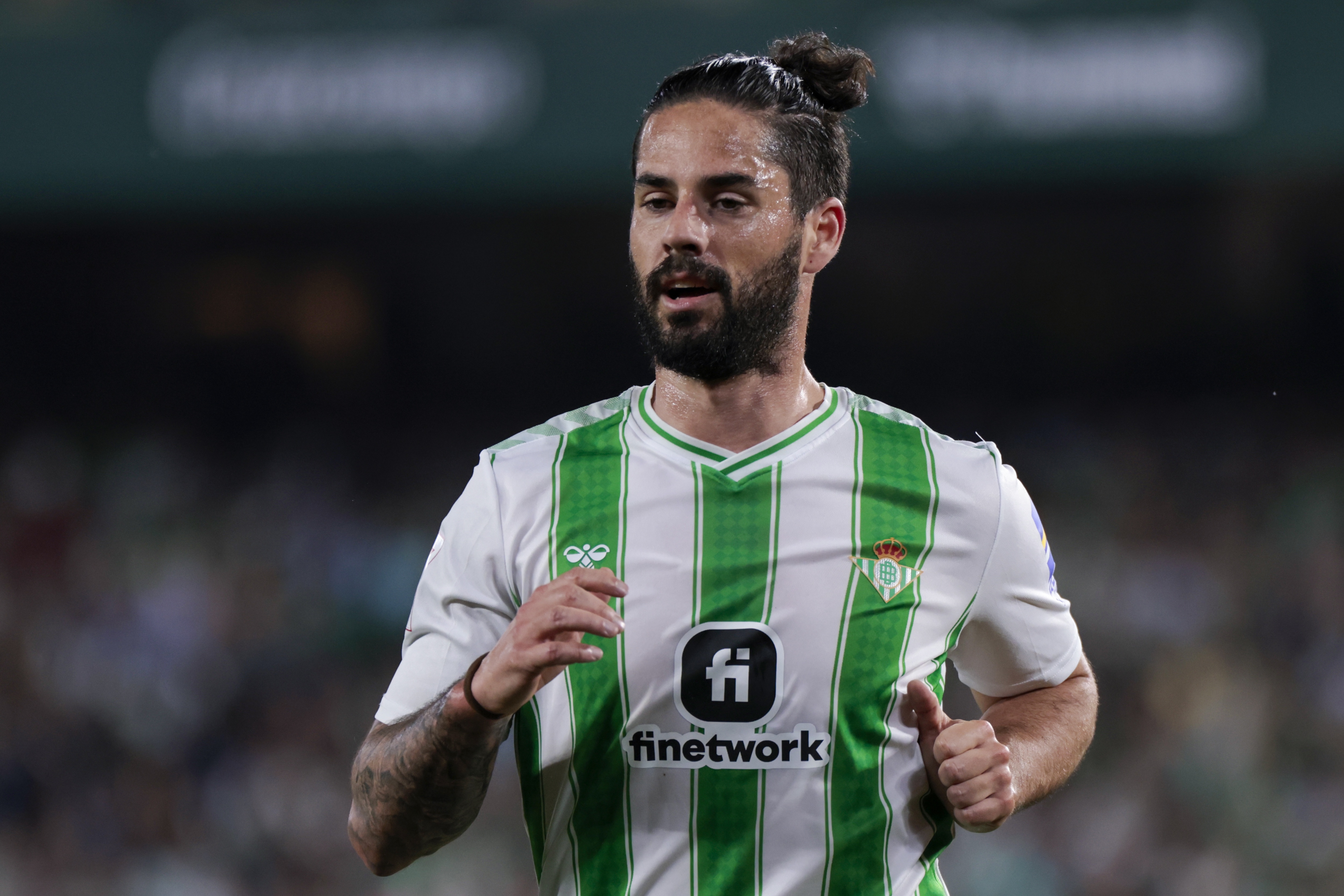 Isco đang nỗ lực rút ngắn thời gian tập luyện phục hồi và dự kiến sẽ trở lại khi giải đấu bắt đầu.