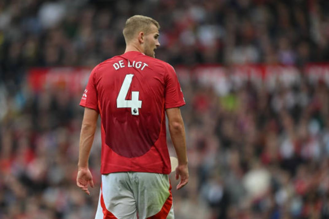 De Ligt: Liệu có lặp lại vết xe đổ của Van de Beek tại Man United?