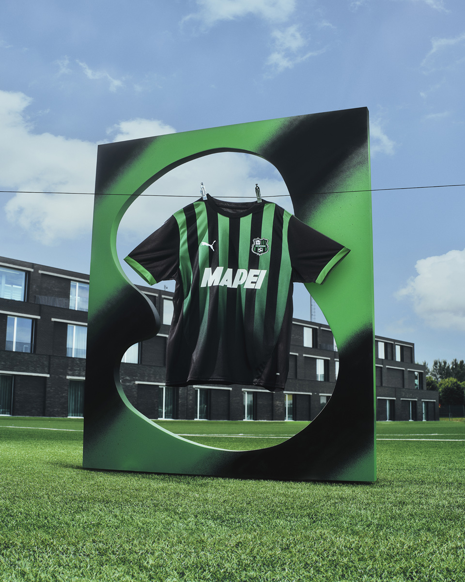 Áo đấu sân nhà của Sassuolo cho mùa giải 2024-25