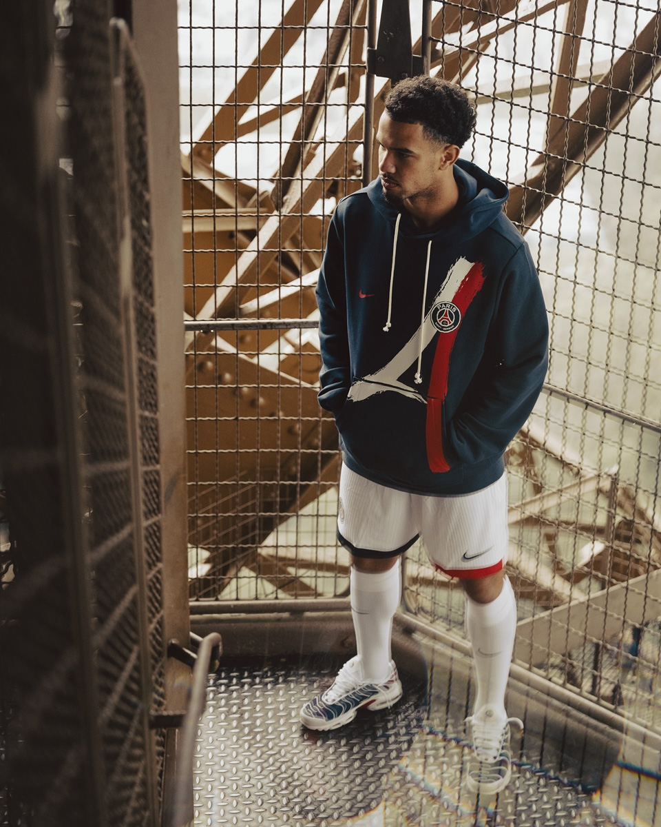 Áo đấu sân khách của Paris Saint-Germain cho mùa giải 2024-25
