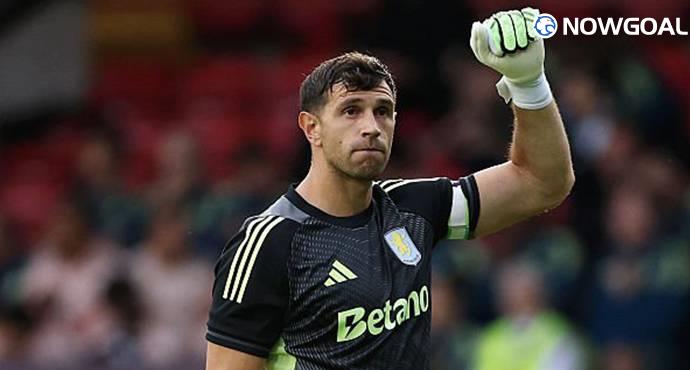 Aston Villa Confident in Retaining Star Goalkeeper Emiliano Martinez Amid Manchester United Interest
