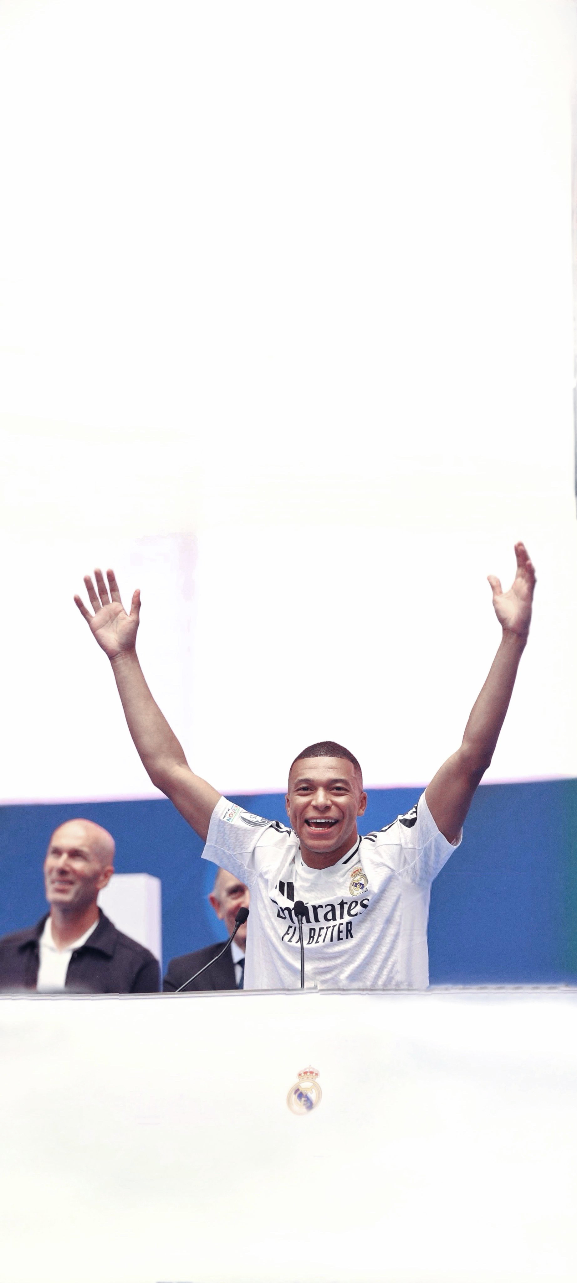 Ảnh đẹp: Mbappe ra mắt Real Madrid