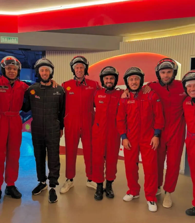 Mbappe và Hazard đứng trong top 3 tại đường đua Karting của Sainz