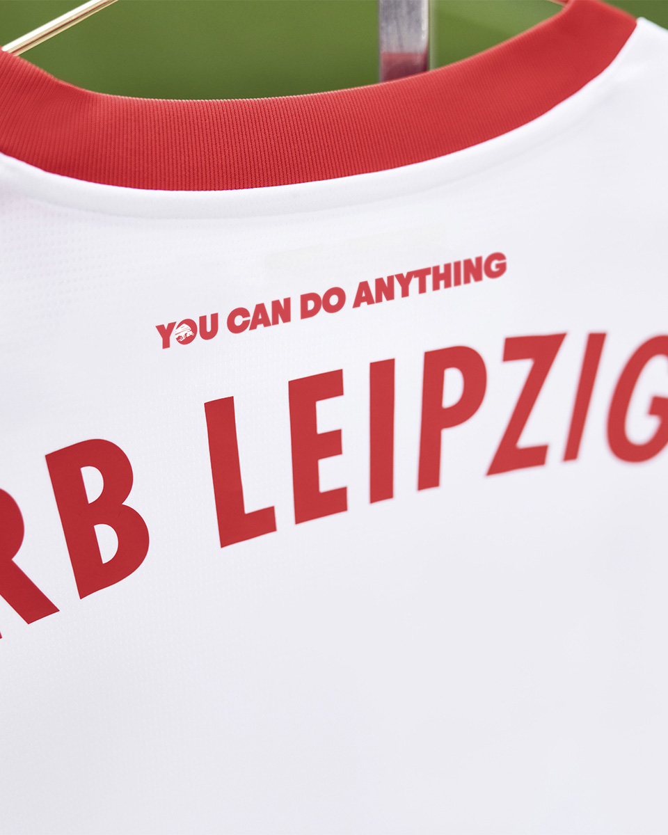 Áo đấu sân nhà của Leipzig cho mùa giait 2024-25