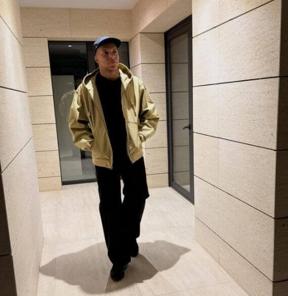 Mbappe chia sẻ ảnh đời thường và thi đấu: Thư giãn tận hưởng thời gian