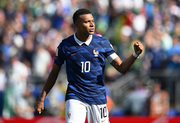 Lịch sử đang được viết nên! Mbappe trở thành cầu thủ đầu tiên trong lịch sử World Cup ghi được 2 bàn thắng trở lên trong 6 trận đấu