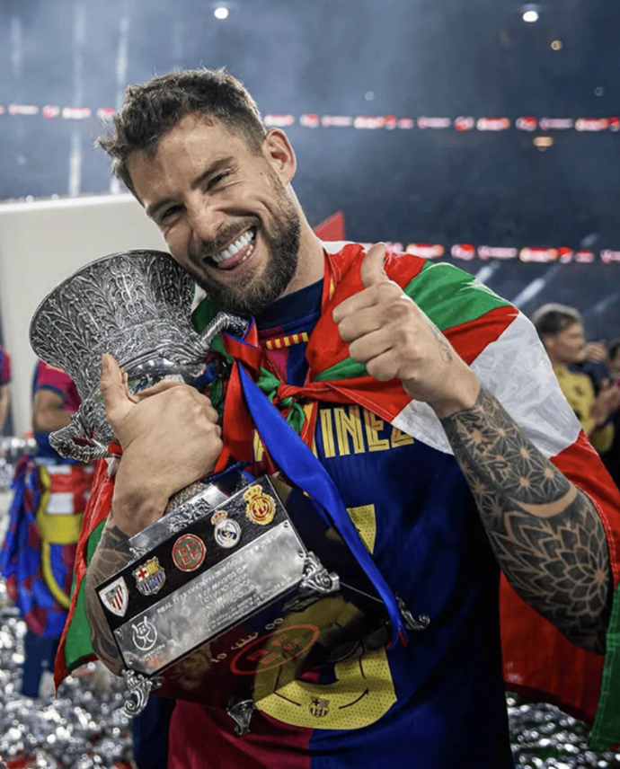 Íñigo Martínez's Emotional Farewell to Barcelona: