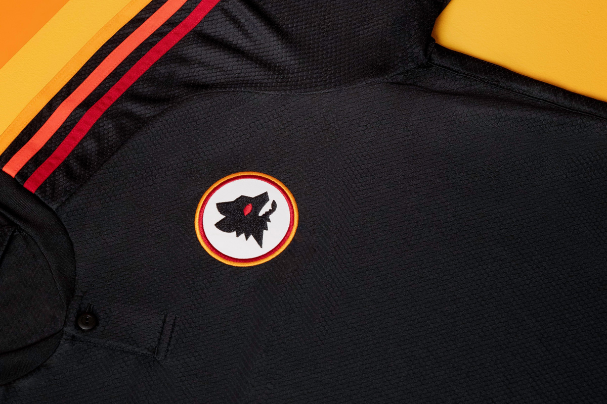 Áo sân khách thứ hai của AS Roma 2023-24