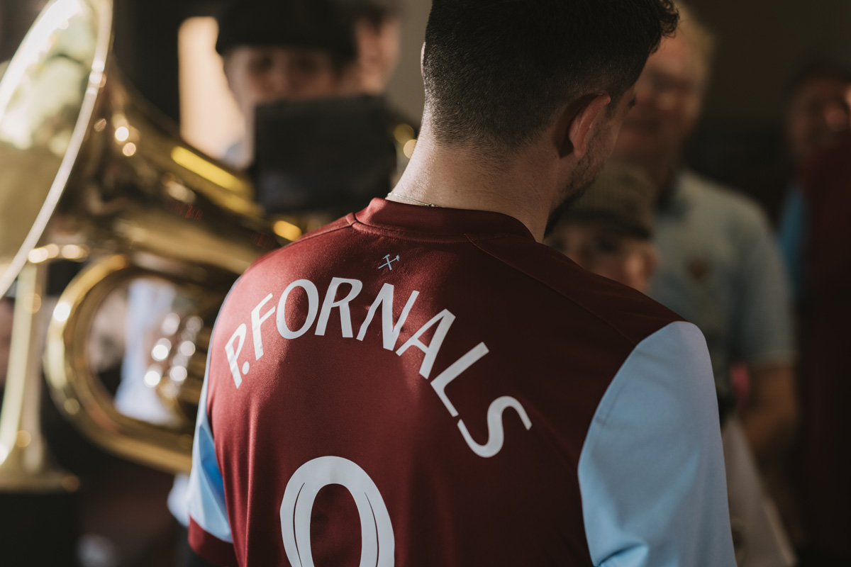 Áo đấu sân nhà của West Ham United 2023-24