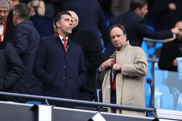 Phóng viên The Sun: Sau khi Stones gỡ hòa ở phút cuối, CEO Arsenal mất bình tĩnh, từ chối bắt tay lãnh đạo cấp cao Manchester City