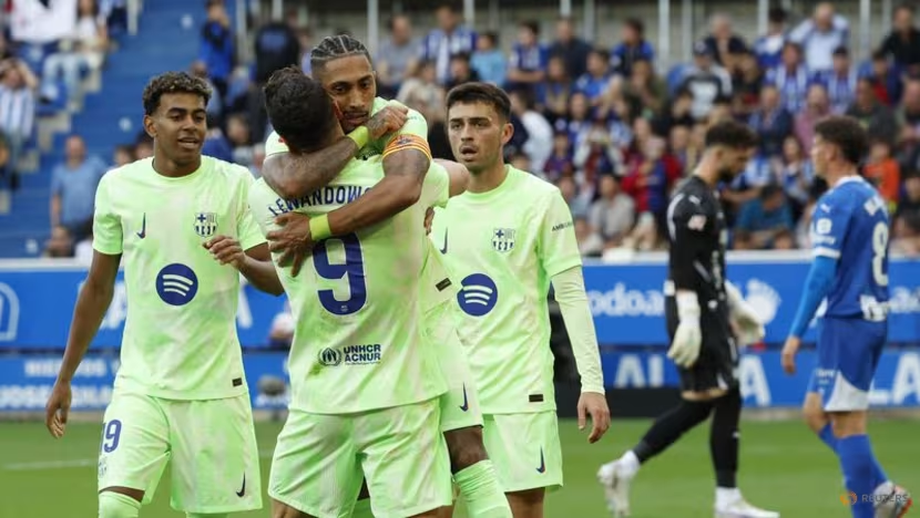 Lewandowski's Hat-Trick Leads Barcelona to 3-0 Victory Over Alavés