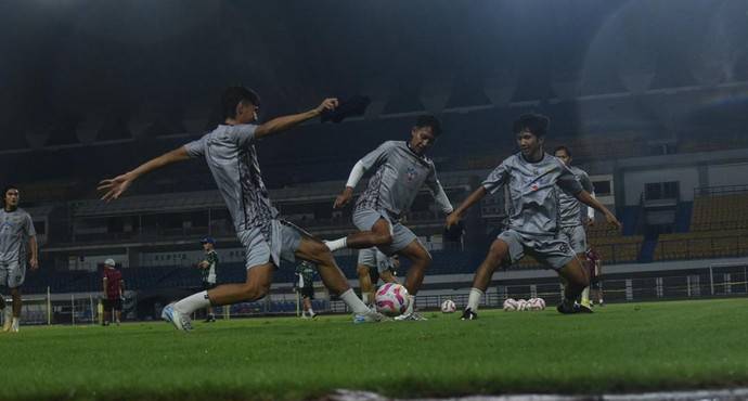 Injury Crisis Hits Persib, Two Academy Players Promoted to Senior Team