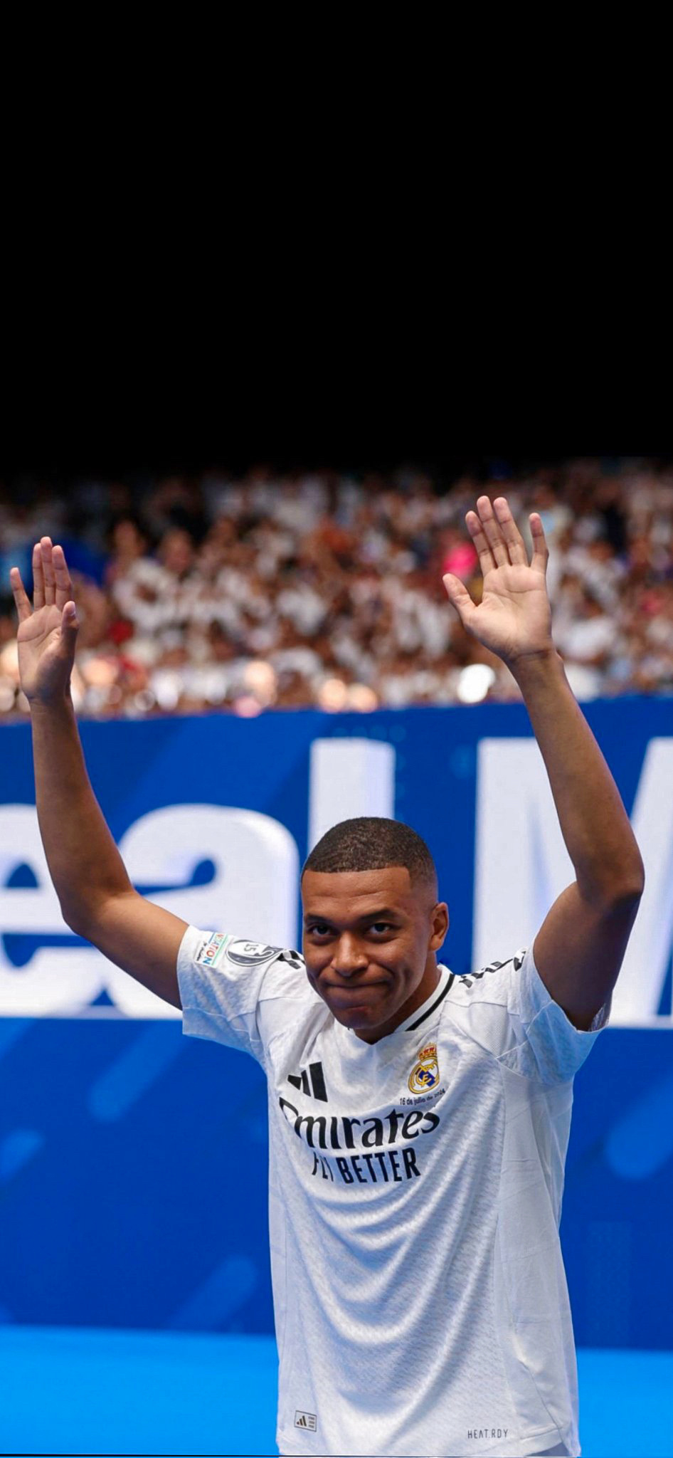 Ảnh đẹp: Mbappe ra mắt Real Madrid