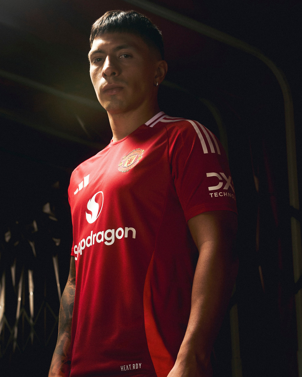 Áo đấu sân nhà của Manchester United cho mùa giải 2024-25