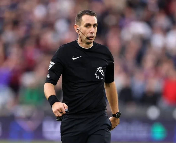 Nếu David Coote bị sa thải khỏi Ngoại Hạng Anh, Ả Rập Xê Út có thể tăng gấp đôi lương để mời Coote