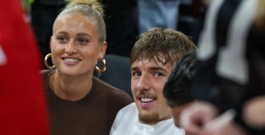 Bild: Tài năng Bayern Lennart Karl đi nghỉ dưỡng cùng bạn gái ở Paris, phong cách thời trang gây chú ý